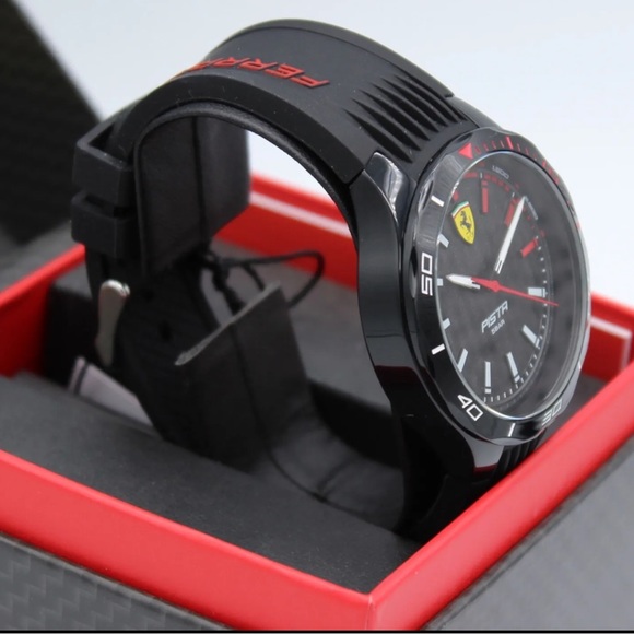 BRAND NEW FERRARI WATCH ⌚️ BLACK SILCONE BAND...STUNNING! - Picture 3 of 7